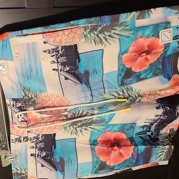 AEO boardshorts - Picture 2 of 7